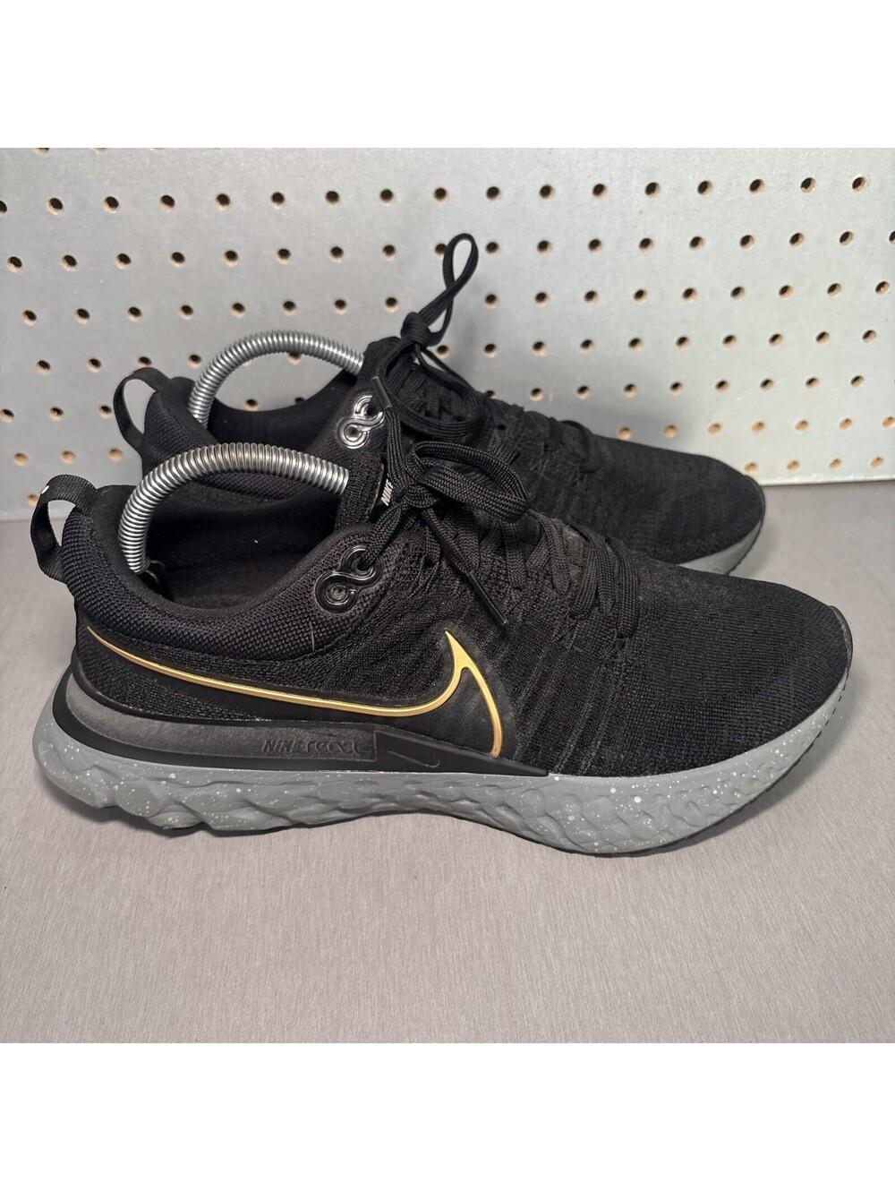 Nike React Infinity Run Flyknit 2 Shoes Mens Sz 9.5 Black Metallic Gold Sneakers